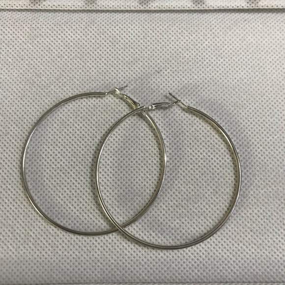 4 Pairs of Private Gallery Earrings!! - Picture 5 of 7